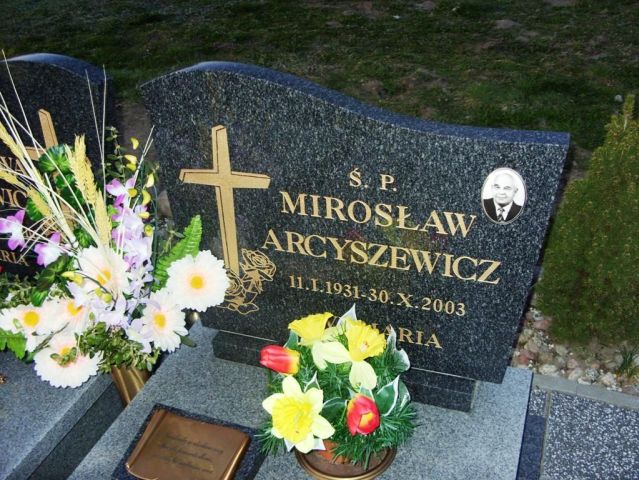 Grób Mirosław Arcyszewicz